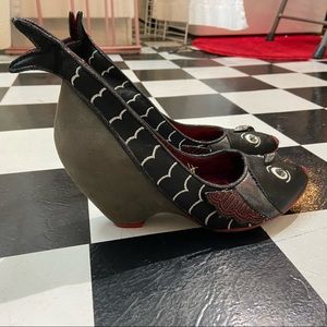 Adorable unique fish wedges